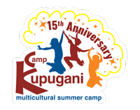 Imagen del logotipo de Camp Kupugani para conmemorar el 15.º aniversario