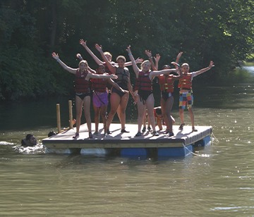 Campers have the opportunity to go dam jumping, swim in the lake or chill on the lake raft during lake play. Whether you’re looking to just soak up some Vitamin D or have fun splashing and playing in the water, there’s surely an option that pleases everyone at lake play.